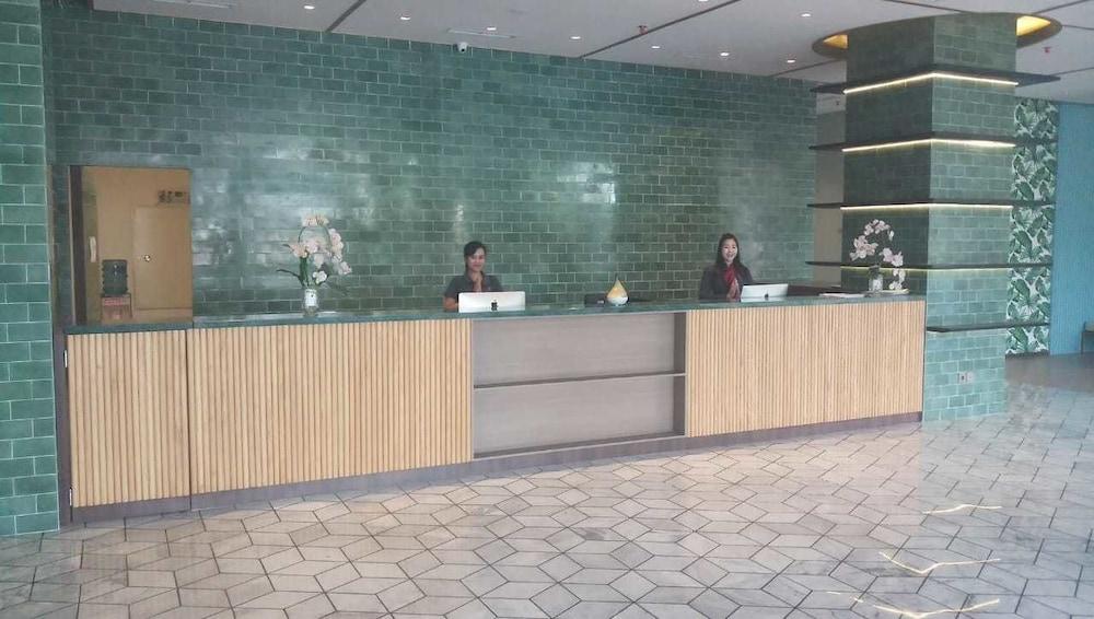 Louis Kienne Hotel Pemuda Semarang Eksteriør bilde
